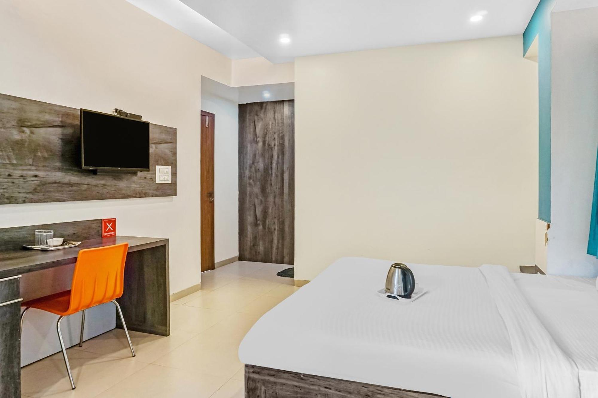 Super Townhouse The Upper Room Near Pune Airport Lohogaon Exterior foto