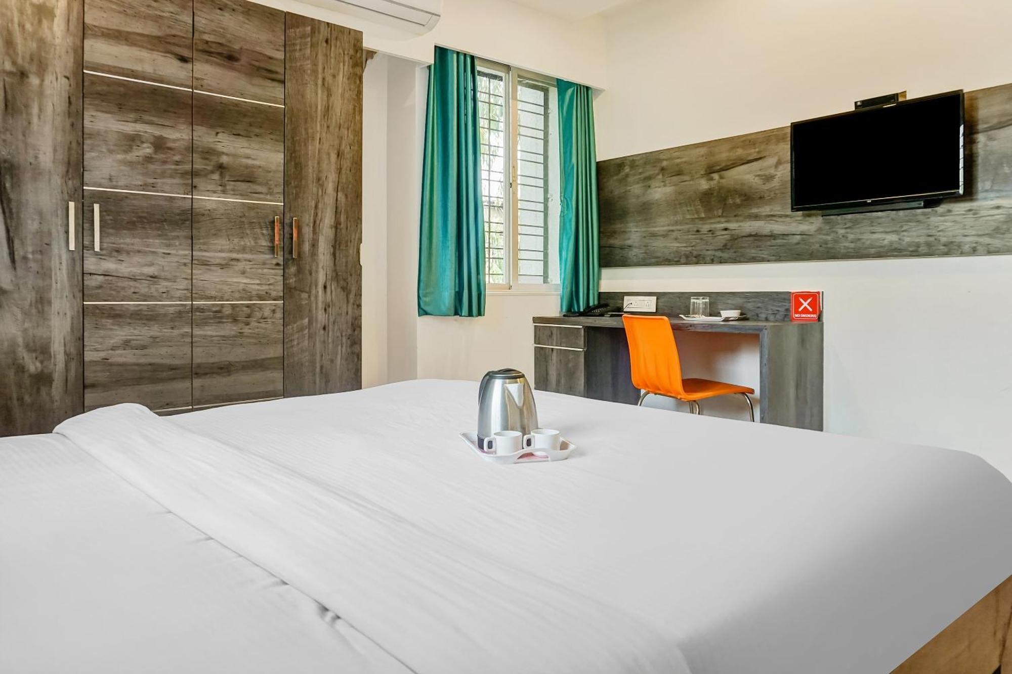 Super Townhouse The Upper Room Near Pune Airport Lohogaon Exterior foto